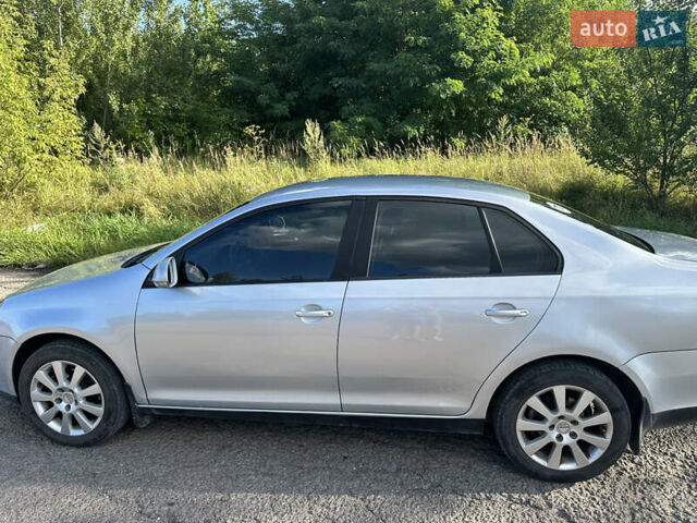 Серый Фольксваген Джетта, объемом двигателя 1.6 л и пробегом 227 тыс. км за 5950 $, фото 3 на Automoto.ua