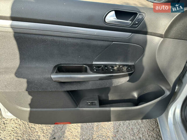 Серый Фольксваген Джетта, объемом двигателя 1.6 л и пробегом 227 тыс. км за 5950 $, фото 12 на Automoto.ua