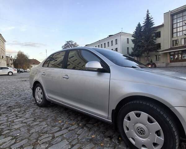 Серый Фольксваген Джетта, объемом двигателя 1.6 л и пробегом 289 тыс. км за 4799 $, фото 7 на Automoto.ua