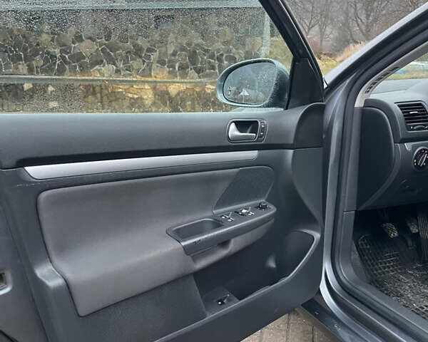 Серый Фольксваген Джетта, объемом двигателя 1.6 л и пробегом 180 тыс. км за 5900 $, фото 46 на Automoto.ua