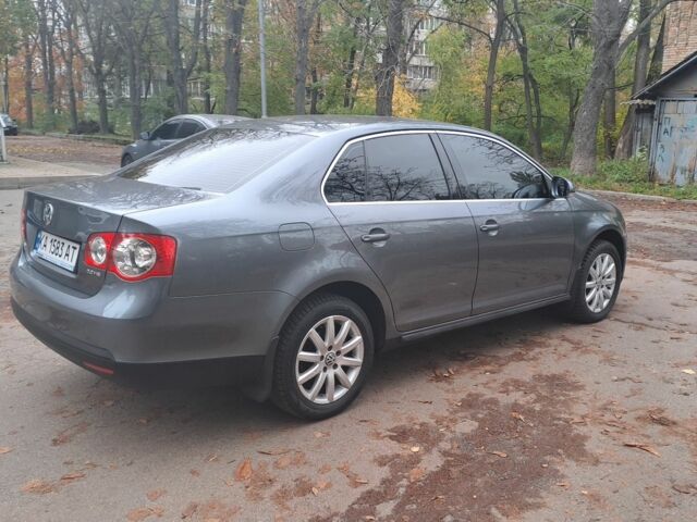 Серый Фольксваген Джетта, объемом двигателя 2 л и пробегом 171 тыс. км за 7500 $, фото 2 на Automoto.ua