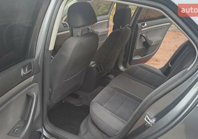 Сірий Фольксваген Джетта, об'ємом двигуна 1.98 л та пробігом 170 тис. км за 7500 $, фото 17 на Automoto.ua