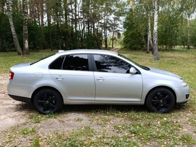 Серый Фольксваген Джетта, объемом двигателя 1.6 л и пробегом 288 тыс. км за 4700 $, фото 3 на Automoto.ua