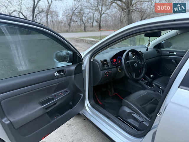 Серый Фольксваген Джетта, объемом двигателя 1.6 л и пробегом 250 тыс. км за 5750 $, фото 6 на Automoto.ua