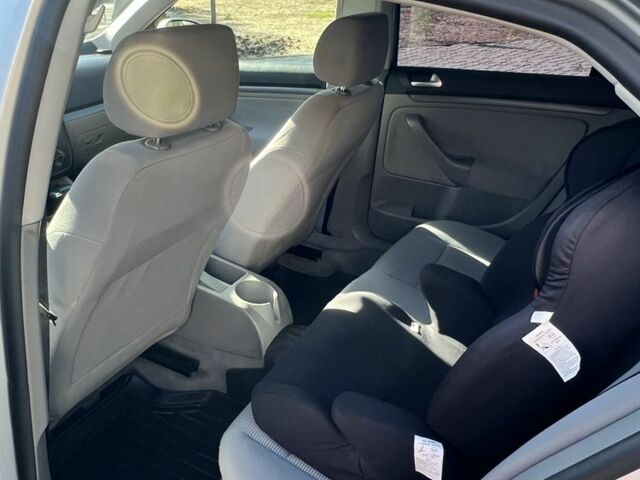 Серый Фольксваген Джетта, объемом двигателя 1.6 л и пробегом 188 тыс. км за 5100 $, фото 5 на Automoto.ua