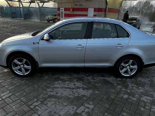 Сірий Фольксваген Джетта, об'ємом двигуна 1.6 л та пробігом 200 тис. км за 6000 $, фото 7 на Automoto.ua