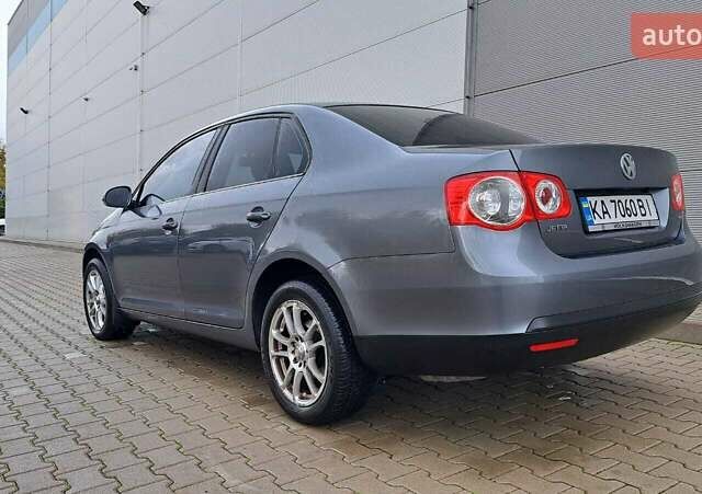 Серый Фольксваген Джетта, объемом двигателя 1.6 л и пробегом 199 тыс. км за 6700 $, фото 4 на Automoto.ua