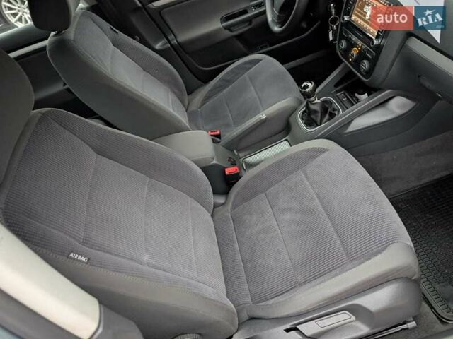 Серый Фольксваген Джетта, объемом двигателя 1.6 л и пробегом 228 тыс. км за 6450 $, фото 43 на Automoto.ua