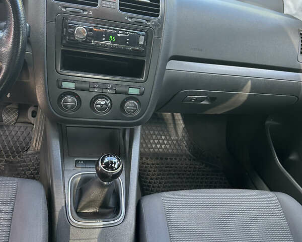 Серый Фольксваген Джетта, объемом двигателя 1.6 л и пробегом 227 тыс. км за 5950 $, фото 10 на Automoto.ua