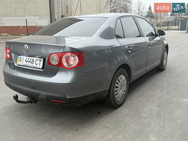 Сірий Фольксваген Джетта, об'ємом двигуна 1.6 л та пробігом 292 тис. км за 4700 $, фото 14 на Automoto.ua