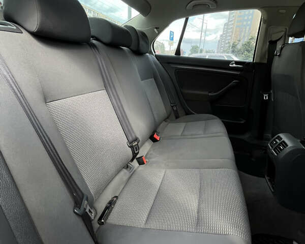 Серый Фольксваген Джетта, объемом двигателя 1.6 л и пробегом 327 тыс. км за 5300 $, фото 10 на Automoto.ua