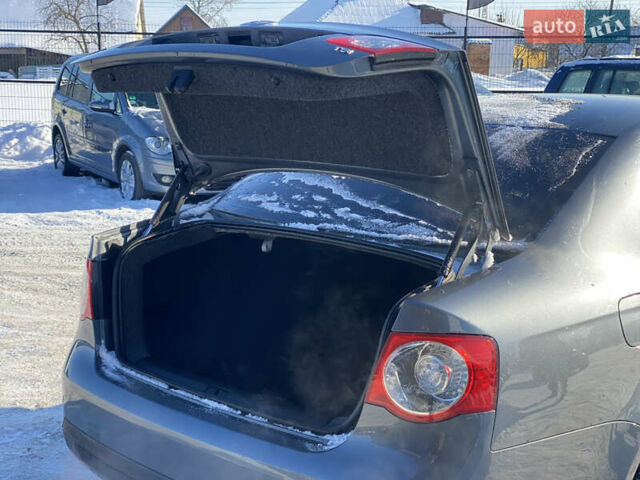 Серый Фольксваген Джетта, объемом двигателя 1.4 л и пробегом 201 тыс. км за 5950 $, фото 10 на Automoto.ua