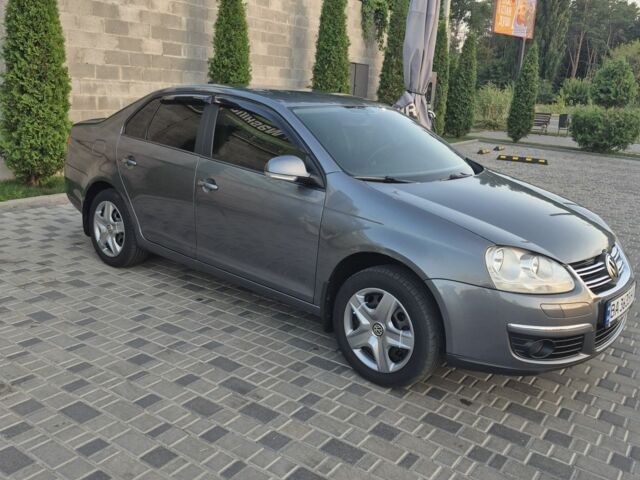 Серый Фольксваген Джетта, объемом двигателя 1.6 л и пробегом 286 тыс. км за 5900 $, фото 1 на Automoto.ua