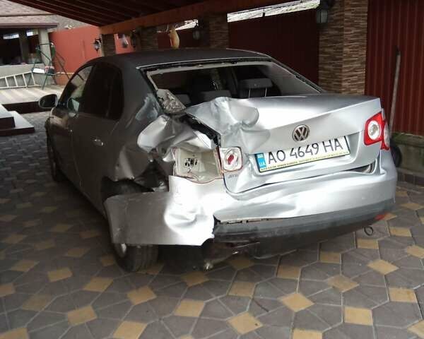 Сірий Фольксваген Джетта, об'ємом двигуна 1.6 л та пробігом 246 тис. км за 1700 $, фото 3 на Automoto.ua