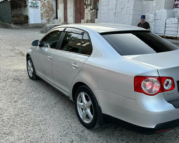 Серый Фольксваген Джетта, объемом двигателя 1.6 л и пробегом 320 тыс. км за 6000 $, фото 6 на Automoto.ua