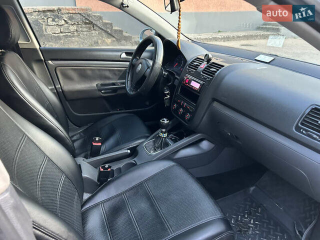 Серый Фольксваген Джетта, объемом двигателя 1.6 л и пробегом 320 тыс. км за 6000 $, фото 9 на Automoto.ua