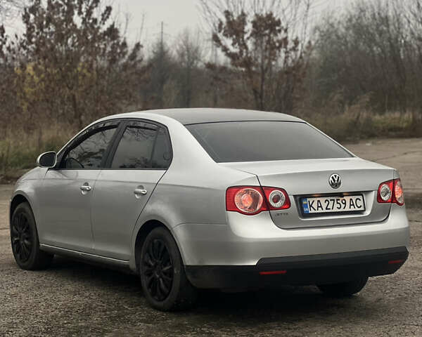 Сірий Фольксваген Джетта, об'ємом двигуна 1.6 л та пробігом 242 тис. км за 4400 $, фото 4 на Automoto.ua