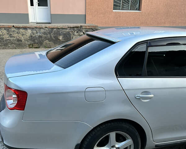 Серый Фольксваген Джетта, объемом двигателя 1.6 л и пробегом 320 тыс. км за 6000 $, фото 4 на Automoto.ua