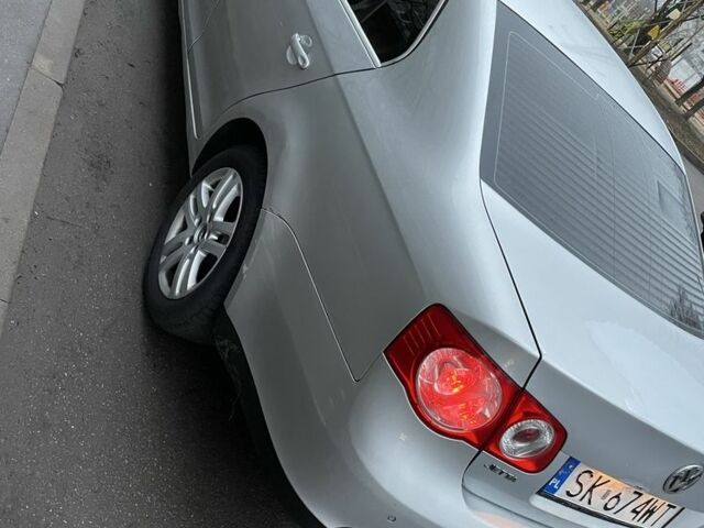 Сірий Фольксваген Джетта, об'ємом двигуна 2 л та пробігом 2 тис. км за 3870 $, фото 1 на Automoto.ua