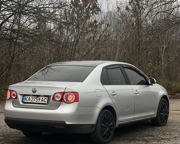 Сірий Фольксваген Джетта, об'ємом двигуна 1.6 л та пробігом 242 тис. км за 4400 $, фото 5 на Automoto.ua