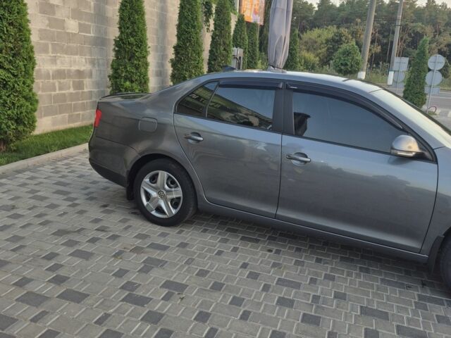 Серый Фольксваген Джетта, объемом двигателя 1.6 л и пробегом 286 тыс. км за 5900 $, фото 2 на Automoto.ua