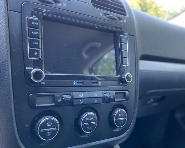 Серый Фольксваген Джетта, объемом двигателя 1.4 л и пробегом 201 тыс. км за 6350 $, фото 25 на Automoto.ua