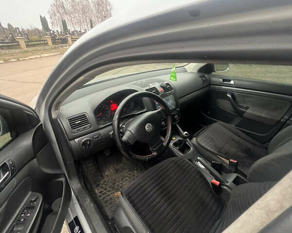 Сірий Фольксваген Джетта, об'ємом двигуна 1.6 л та пробігом 242 тис. км за 4400 $, фото 6 на Automoto.ua