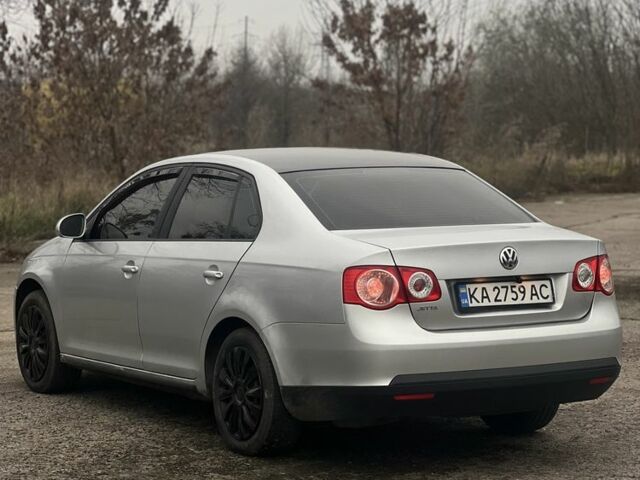 Серый Фольксваген Джетта, объемом двигателя 1.6 л и пробегом 240 тыс. км за 4400 $, фото 5 на Automoto.ua