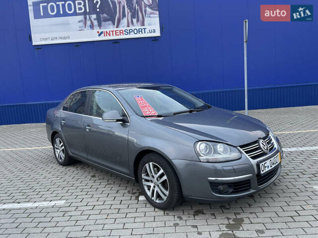 Серый Фольксваген Джетта, объемом двигателя 1.4 л и пробегом 253 тыс. км за 6500 $, фото 2 на Automoto.ua