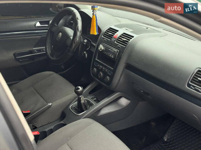 Серый Фольксваген Джетта, объемом двигателя 1.6 л и пробегом 250 тыс. км за 4199 $, фото 6 на Automoto.ua