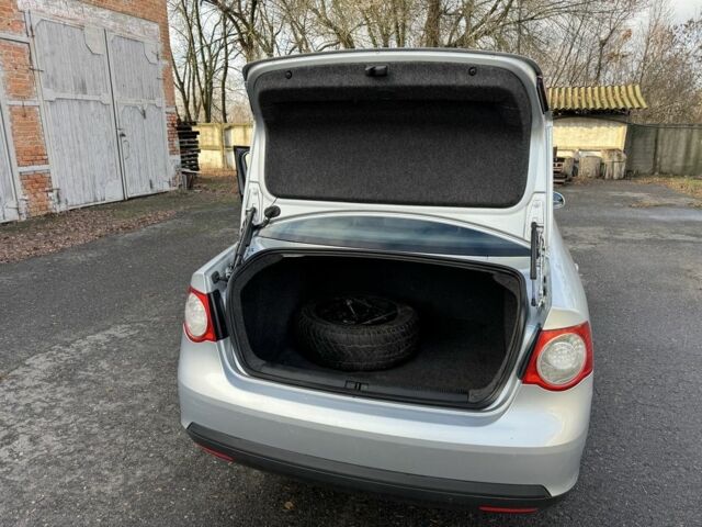 Сірий Фольксваген Джетта, об'ємом двигуна 1.6 л та пробігом 300 тис. км за 4999 $, фото 19 на Automoto.ua