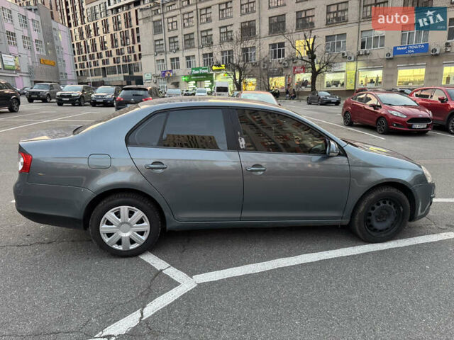 Серый Фольксваген Джетта, объемом двигателя 1.9 л и пробегом 245 тыс. км за 5300 $, фото 2 на Automoto.ua