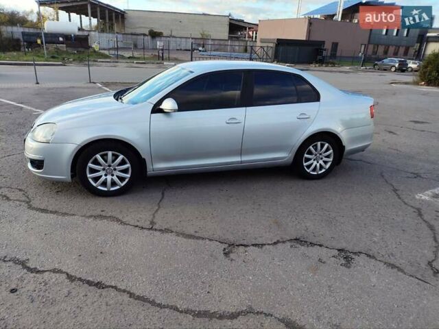 Серый Фольксваген Джетта, объемом двигателя 1.39 л и пробегом 137 тыс. км за 7300 $, фото 3 на Automoto.ua