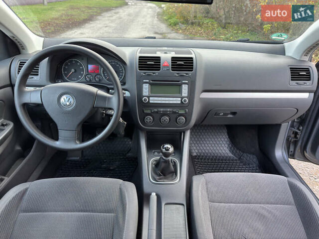 Серый Фольксваген Джетта, объемом двигателя 1.6 л и пробегом 168 тыс. км за 6999 $, фото 7 на Automoto.ua