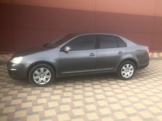 Сірий Фольксваген Джетта, об'ємом двигуна 1.6 л та пробігом 260 тис. км за 4500 $, фото 1 на Automoto.ua