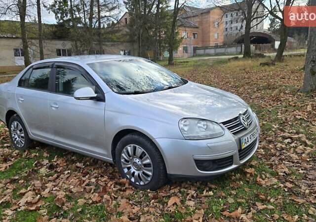 Серый Фольксваген Джетта, объемом двигателя 1.6 л и пробегом 193 тыс. км за 5400 $, фото 3 на Automoto.ua