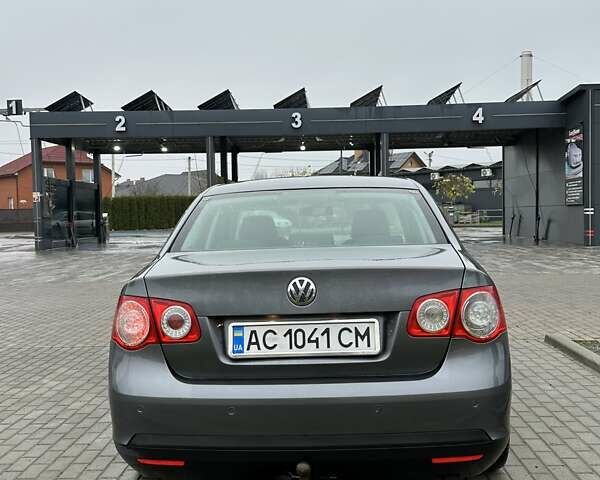 Серый Фольксваген Джетта, объемом двигателя 1.9 л и пробегом 315 тыс. км за 5500 $, фото 2 на Automoto.ua