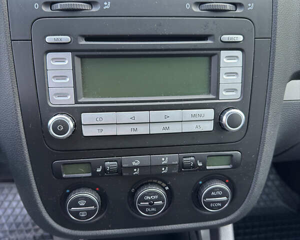 Серый Фольксваген Джетта, объемом двигателя 1.6 л и пробегом 168 тыс. км за 6999 $, фото 14 на Automoto.ua