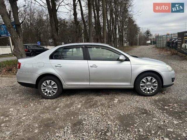 Сірий Фольксваген Джетта, об'ємом двигуна 1.6 л та пробігом 193 тис. км за 5250 $, фото 4 на Automoto.ua