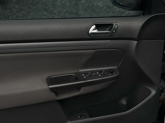 Серый Фольксваген Джетта, объемом двигателя 1.6 л и пробегом 240 тыс. км за 7300 $, фото 6 на Automoto.ua