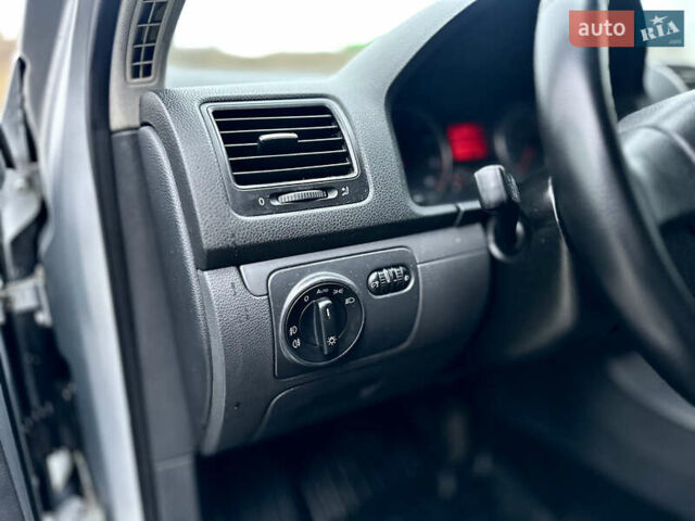 Серый Фольксваген Джетта, объемом двигателя 1.6 л и пробегом 312 тыс. км за 4999 $, фото 31 на Automoto.ua