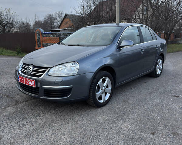 Серый Фольксваген Джетта, объемом двигателя 1.6 л и пробегом 168 тыс. км за 6999 $, фото 1 на Automoto.ua