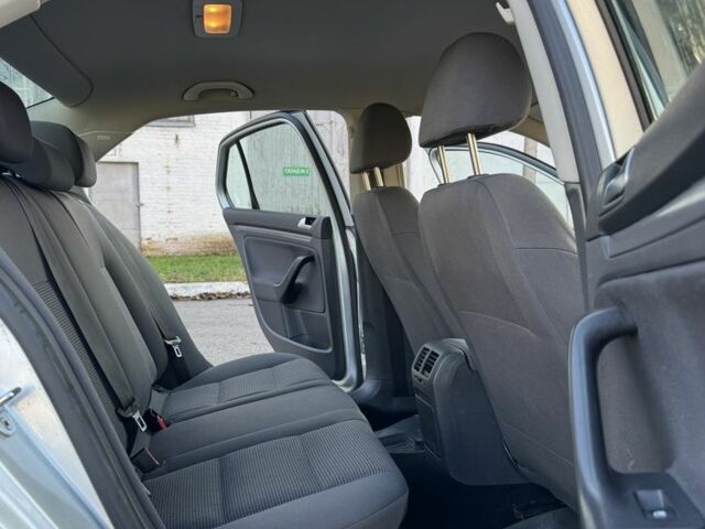 Сірий Фольксваген Джетта, об'ємом двигуна 1.6 л та пробігом 300 тис. км за 4999 $, фото 17 на Automoto.ua