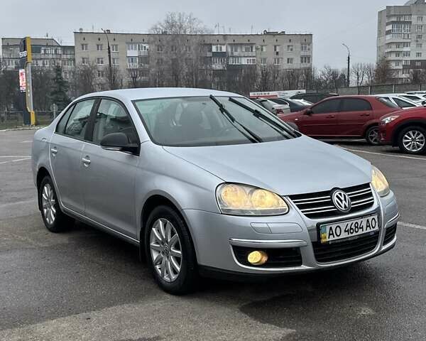 Серый Фольксваген Джетта, объемом двигателя 1.6 л и пробегом 301 тыс. км за 6400 $, фото 2 на Automoto.ua