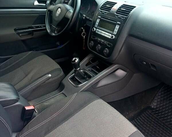 Сірий Фольксваген Джетта, об'ємом двигуна 1.6 л та пробігом 328 тис. км за 6000 $, фото 15 на Automoto.ua