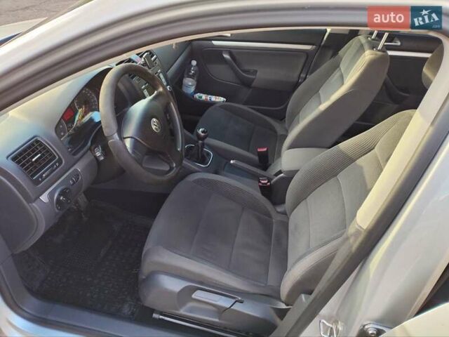 Серый Фольксваген Джетта, объемом двигателя 1.39 л и пробегом 137 тыс. км за 7300 $, фото 15 на Automoto.ua