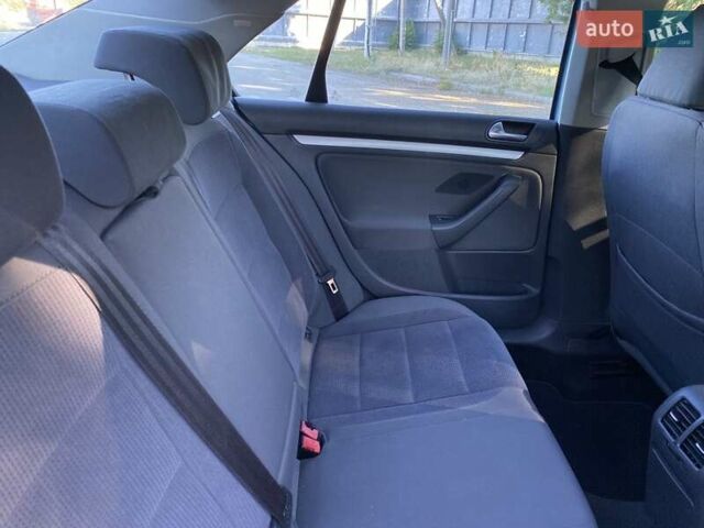 Фольксваген Джетта 2008 в Вознесенске на Automoto.ua Серый Фольксваген Джетта, объемом двигателя 1.6 л и пробегом 221 тыс. км за 6200 $, фото 3 на Automoto.ua