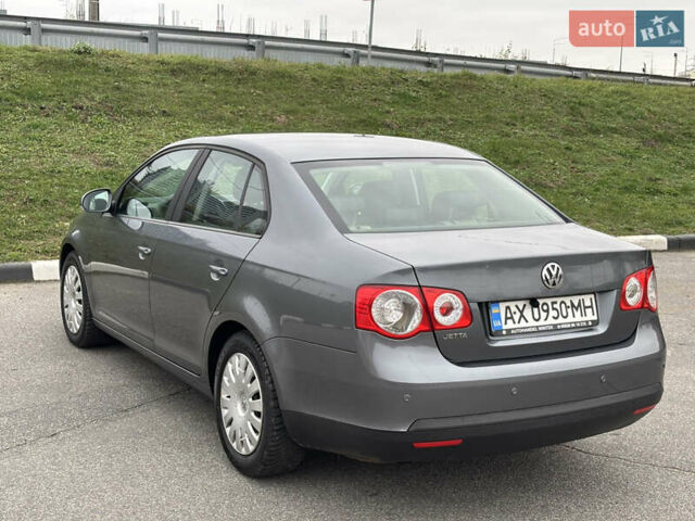 Серый Фольксваген Джетта, объемом двигателя 1.6 л и пробегом 250 тыс. км за 5700 $, фото 5 на Automoto.ua