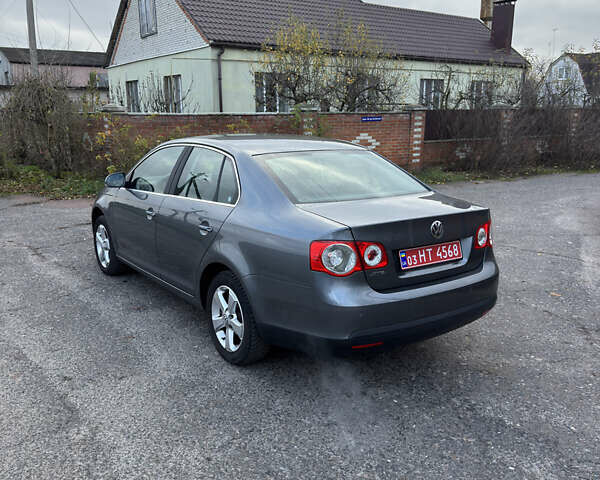 Серый Фольксваген Джетта, объемом двигателя 1.6 л и пробегом 168 тыс. км за 6999 $, фото 4 на Automoto.ua