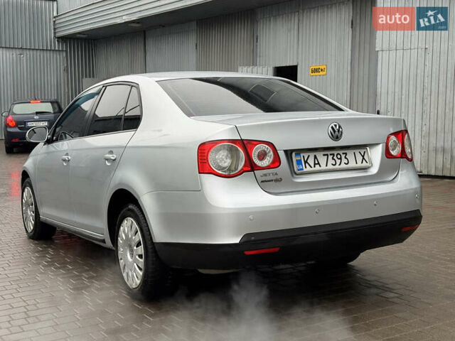 Серый Фольксваген Джетта, объемом двигателя 1.6 л и пробегом 171 тыс. км за 5800 $, фото 3 на Automoto.ua